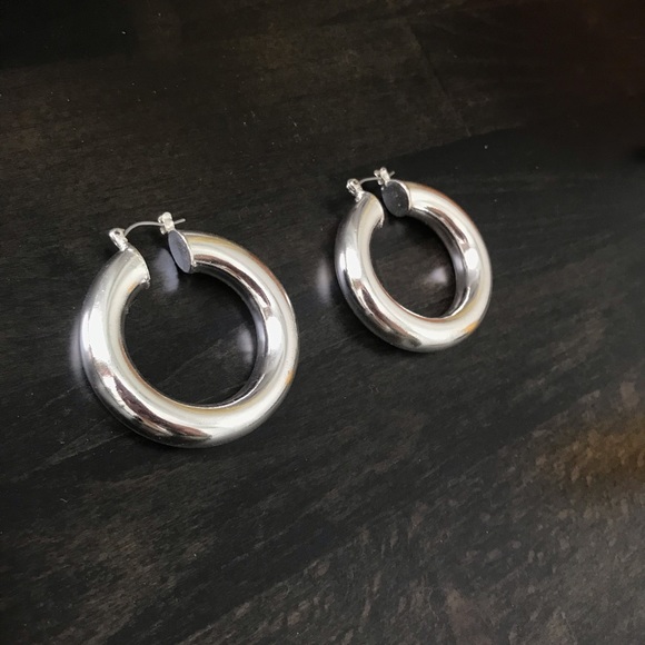 Jewelry - Chic silver-tone hoop earrings ✨